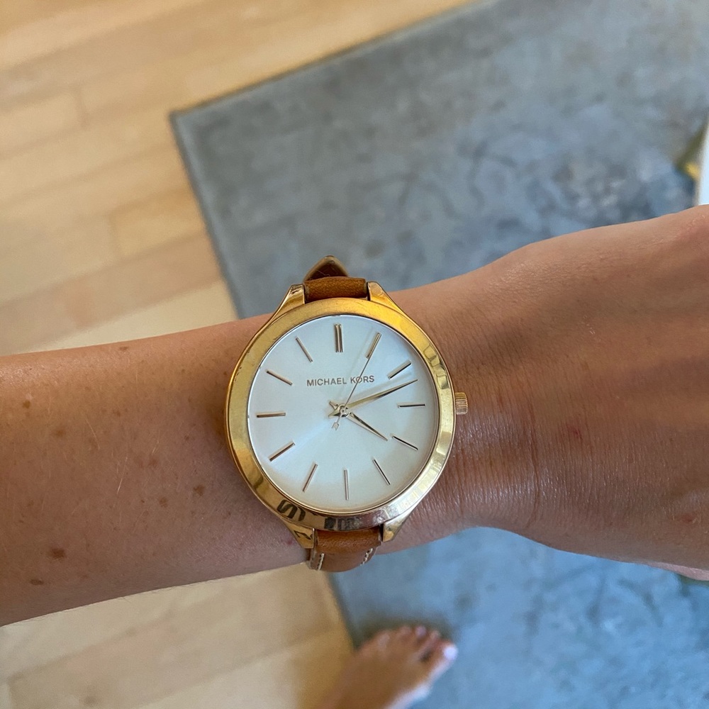 Michael Kors Gold face watch with leather band! - Picture 1 of 4